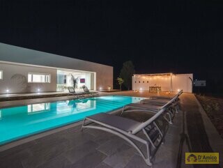 foto immobile Incantevole Villa con piscina a pochi km dal mare di Carovigno n. 34