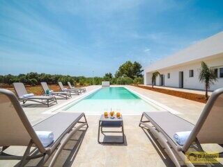 foto immobile Incantevole Villa con piscina a pochi km dal mare di Carovigno n. 5