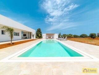 foto immobile Incantevole Villa con piscina a pochi km dal mare di Carovigno n. 7