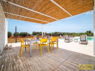 foto immobile Incantevole Villa con piscina a pochi km dal mare di Carovigno n. 10