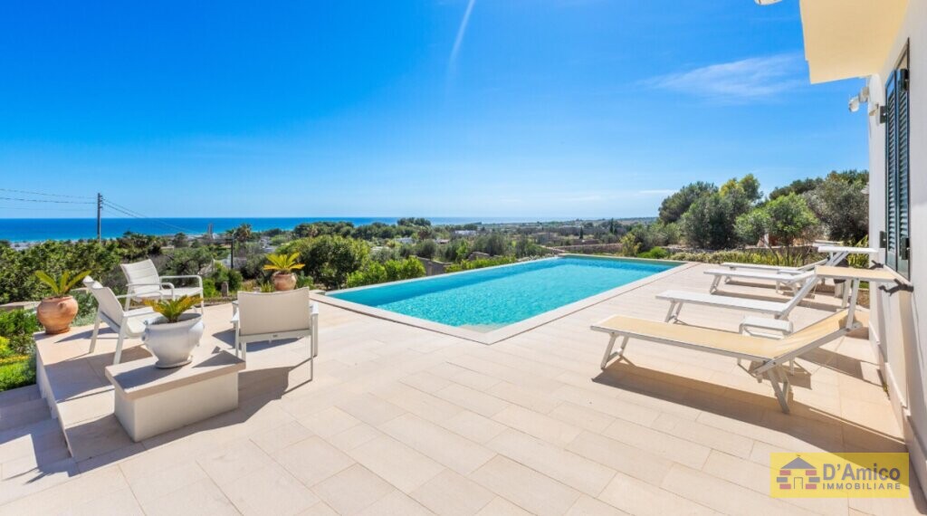 foto immobile Villa con Piscina vista mare a Pescoluse n. 9