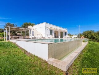 foto immobile Villa con Piscina vista mare a Pescoluse n. 8