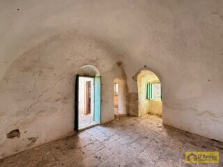 foto immobile Storica Masseria del 1754, con trullo, a Ceglie Messapica n. 12