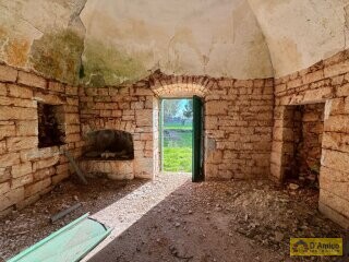 foto immobile Storica Masseria del 1754, con trullo, a Ceglie Messapica n. 13