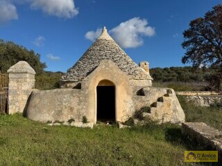 foto immobile Storica Masseria del 1754, con trullo, a Ceglie Messapica n. 2