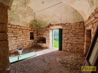 foto immobile Storica Masseria del 1754, con trullo, a Ceglie Messapica n. 14
