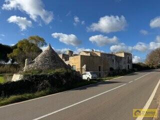 foto immobile Storica Masseria del 1754, con trullo, a Ceglie Messapica n. 19