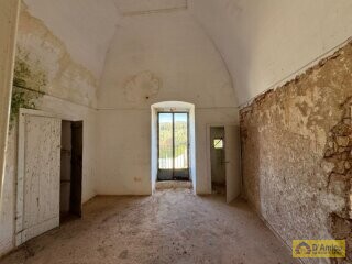 foto immobile Storica Masseria del 1754, con trullo, a Ceglie Messapica n. 9