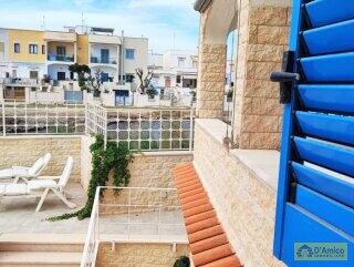foto immobile Villa con accesso diretto al mare ad Ostuni n. 17