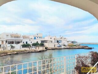 foto immobile Villa con accesso diretto al mare ad Ostuni n. 22