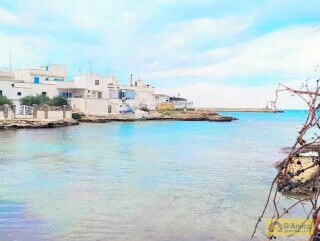 foto immobile Villa con accesso diretto al mare ad Ostuni n. 24