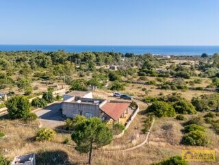 foto immobile Villa rurale con Lamione vista mare, in vendita a Pescoluse n. 28