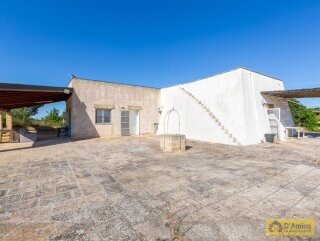 foto immobile Villa rurale con Lamione vista mare, in vendita a Pescoluse n. 7