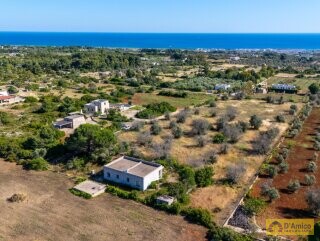 foto immobile Villa vista mare, da ristrutturare, a Pescoluse con possibile Piscina n. 3