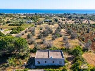 foto immobile Villa vista mare, da ristrutturare, a Pescoluse con possibile Piscina n. 2
