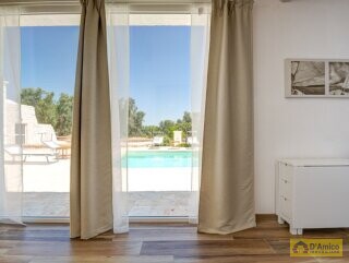 foto immobile Elegante Villa con Trullo Saraceno e Piscina a Carovigno  n. 17