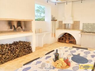 foto immobile Elegante Villa con Trullo Saraceno e Piscina a Carovigno  n. 19