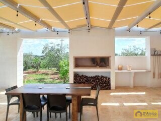 foto immobile Elegante Villa con Trullo Saraceno e Piscina a Carovigno  n. 20