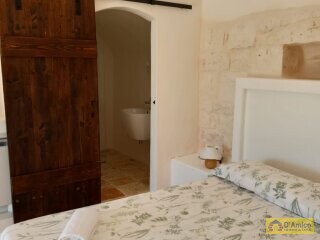 foto immobile Elegante Villa con Trullo Saraceno e Piscina a Carovigno  n. 25