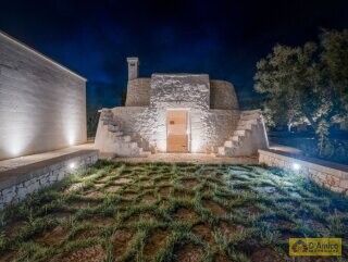 foto immobile Elegante Villa con Trullo Saraceno e Piscina a Carovigno  n. 26