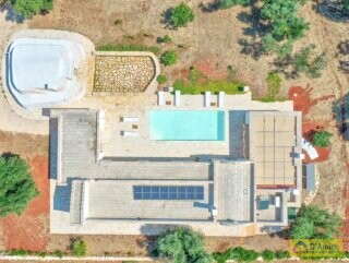 foto immobile Elegante Villa con Trullo Saraceno e Piscina a Carovigno  n. 28