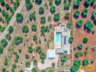 foto immobile Elegante Villa con Trullo Saraceno e Piscina a Carovigno  n. 29