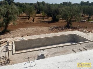 foto immobile LUSSUOSA Villa con Piscina in fase di realizzazione n. 25