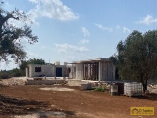 foto immobile LUSSUOSA Villa con Piscina in fase di realizzazione n. 26