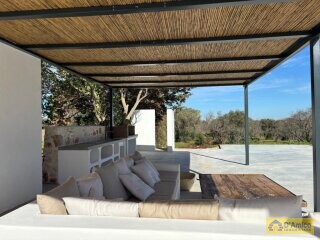 foto immobile Villa di Lusso con Piscina + 2 Dependance a Ostuni n. 17