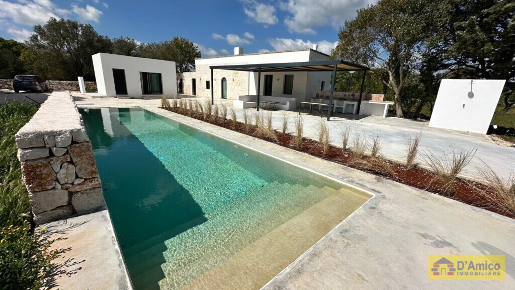 foto immobile Villa di Lusso con Piscina + 2 Dependance a Ostuni n. 9