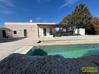 foto immobile Villa di Lusso con Piscina + 2 Dependance a Ostuni n. 4