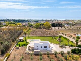 foto immobile Villa con Piscina vista mare, a Pescoluse n. 36
