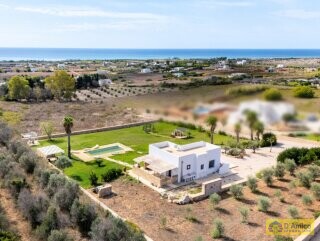 foto immobile Villa con Piscina vista mare, a Pescoluse n. 37