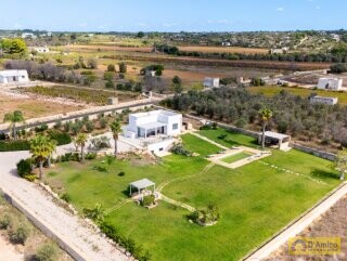 foto immobile Villa con Piscina vista mare, a Pescoluse n. 39