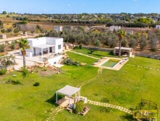 foto immobile Villa con Piscina vista mare, a Pescoluse n. 40