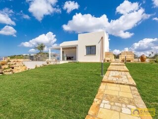 foto immobile Villa con Piscina vista mare, a Pescoluse n. 5