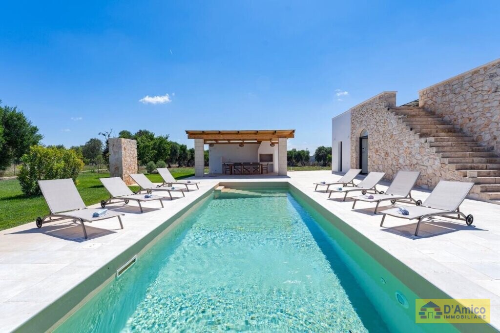 foto immobile Elegante Villa con Piscina e Dependance in Trulli a Ostuni n. 9