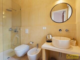 foto immobile Elegante Villa con Piscina e Dependance in Trulli a Ostuni n. 13