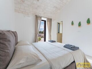 foto immobile Elegante Villa con Piscina e Dependance in Trulli a Ostuni n. 15