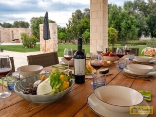 foto immobile Elegante Villa con Piscina e Dependance in Trulli a Ostuni n. 17