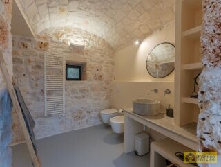 foto immobile Elegante Villa con Piscina e Dependance in Trulli a Ostuni n. 21
