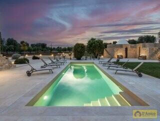foto immobile Elegante Villa con Piscina e Dependance in Trulli a Ostuni n. 27