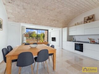 foto immobile Elegante Villa con Piscina e Dependance in Trulli a Ostuni n. 5