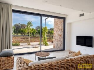 foto immobile Elegante Villa con Piscina e Dependance in Trulli a Ostuni n. 9