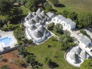 Authentic Trulli Borgo, with swimming pool, in Ostuni