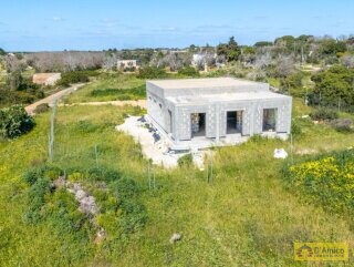 foto immobile Caratteristica villa a rustico con piscina, vista mare,  in vendita a Torre Vado n. 2