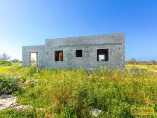 foto immobile Caratteristica villa a rustico con piscina, vista mare,  in vendita a Torre Vado n. 8