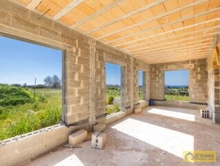 foto immobile Caratteristica villa a rustico con piscina, vista mare,  in vendita a Torre Vado n. 9