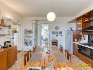 foto immobile Raffinata Villa Vista Mare con Dependance e Giardino Mediterraneo n. 16