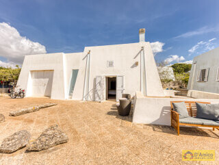 foto immobile Raffinata Villa Vista Mare con Dependance e Giardino Mediterraneo n. 27